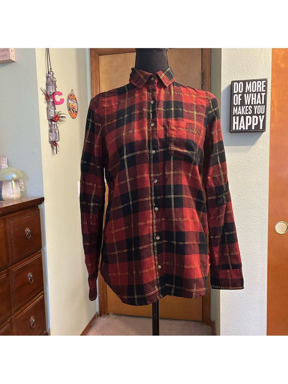 Aeropostale red and black plaid flannel long sleeve button down size S